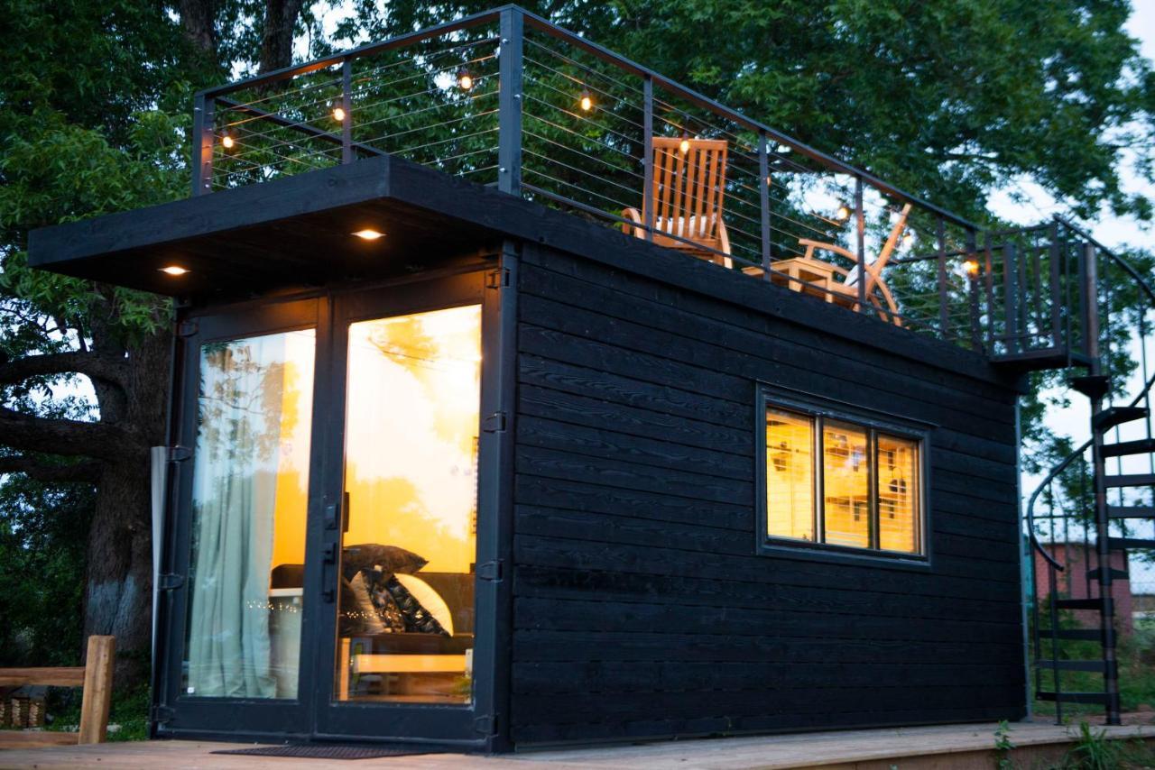 The Bluebonnet-Tiny Container Home Country Setting 12 Min To Downtown 벨미어드 외부 사진